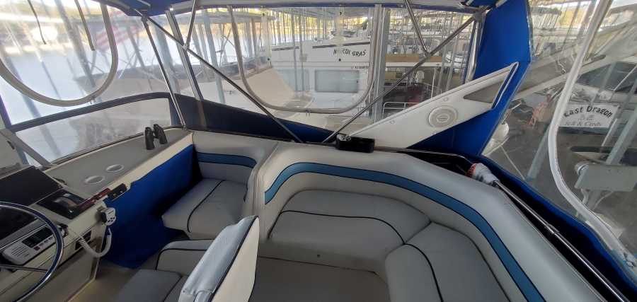 1988 Bayliner 3818