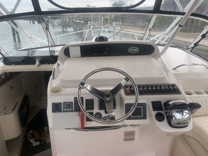 33' 2004 Grady-White 330 Express