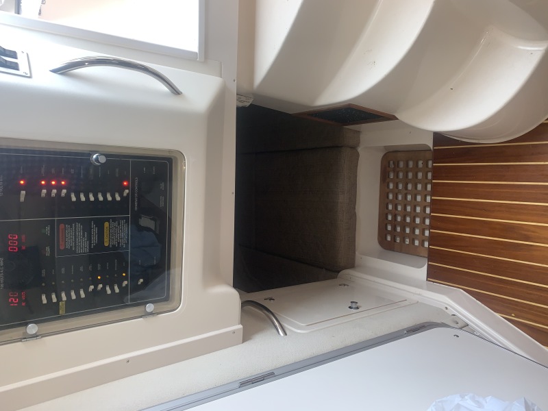 33' 2004 Grady-White 330 Express