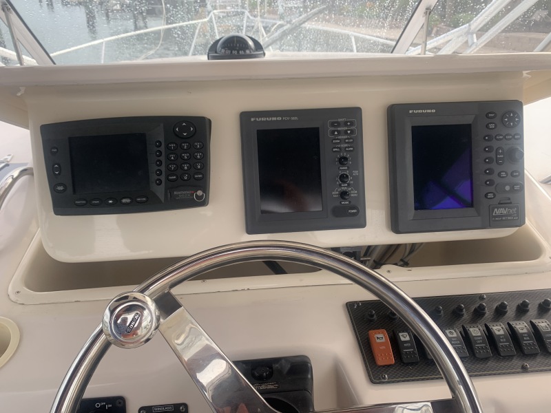 33' 2004 Grady-White 330 Express