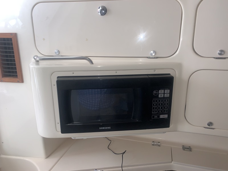 33' 2004 Grady-White 330 Express