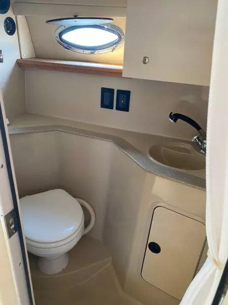 2003 Cruisers Yachts 2870