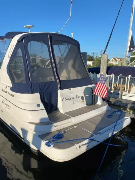 2003 Cruisers Yachts 2870