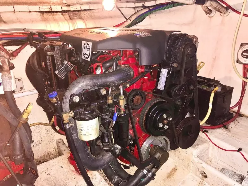 2003 Cruisers Yachts 2870