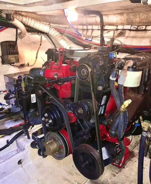 2003 Cruisers Yachts 2870