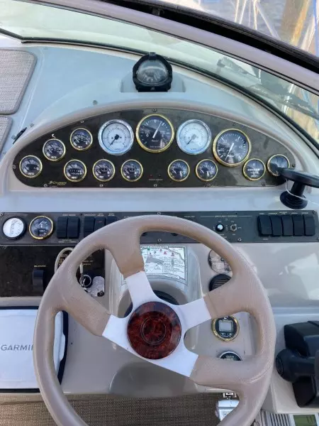 2003 Cruisers Yachts 2870