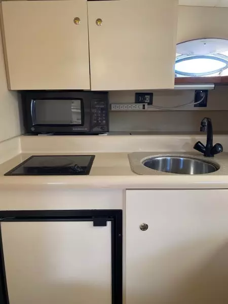 2003 Cruisers Yachts 2870