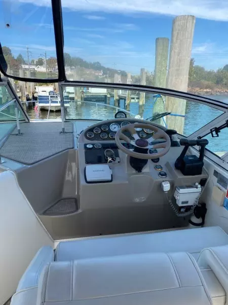 2003 Cruisers Yachts 2870