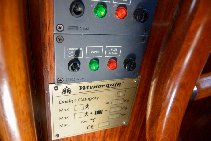 2004 Menorquin 130