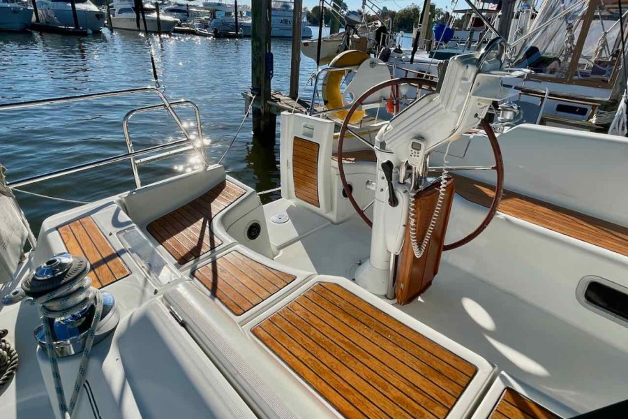 2007 Beneteau 373