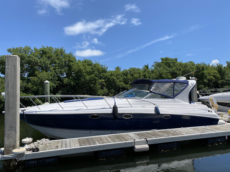 37' 2007 Larson 37 Cabrio