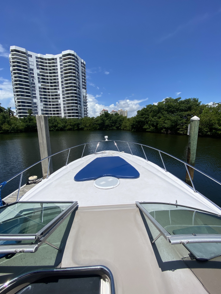 37' 2007 Larson 37 Cabrio