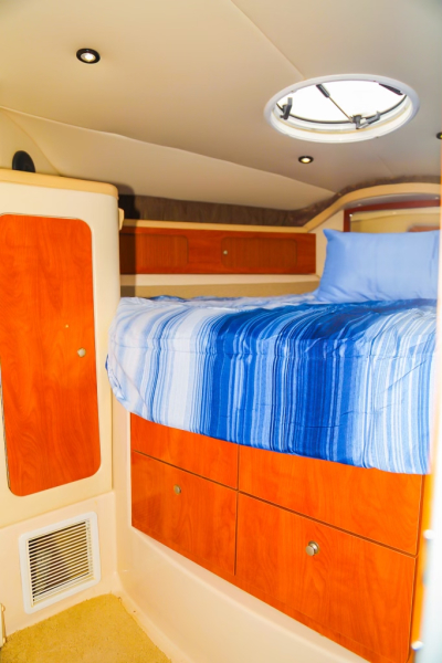 37' 2007 Larson 37 Cabrio