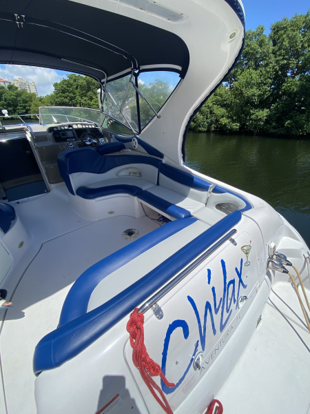 37' 2007 Larson 37 Cabrio