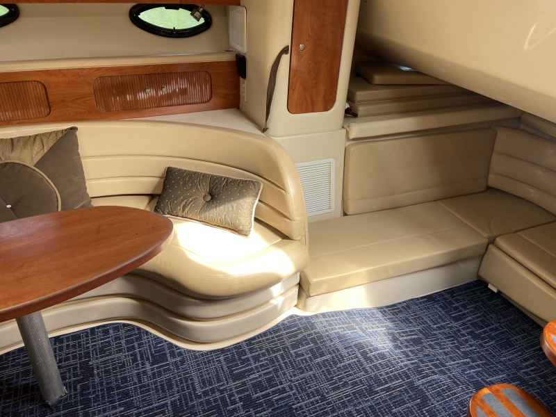 37' 2007 Larson 37 Cabrio