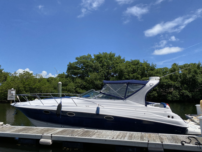 37' 2007 Larson 37 Cabrio