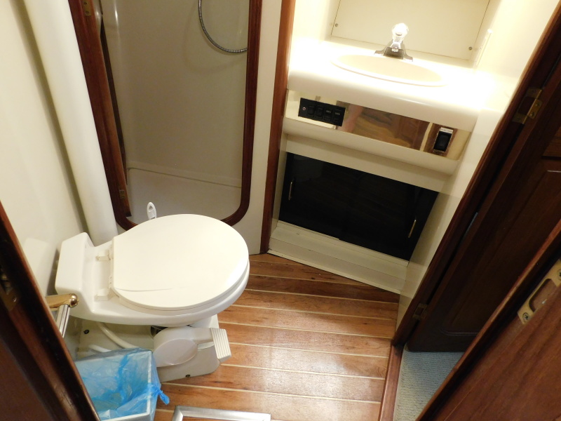1989 Viking 44 Aft Cabin