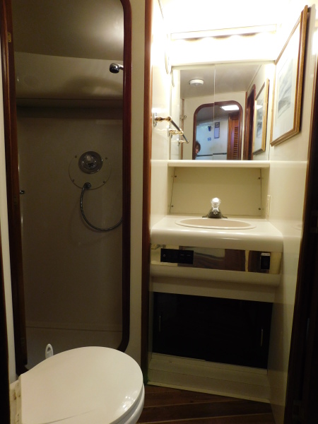 1989 Viking 44 Aft Cabin