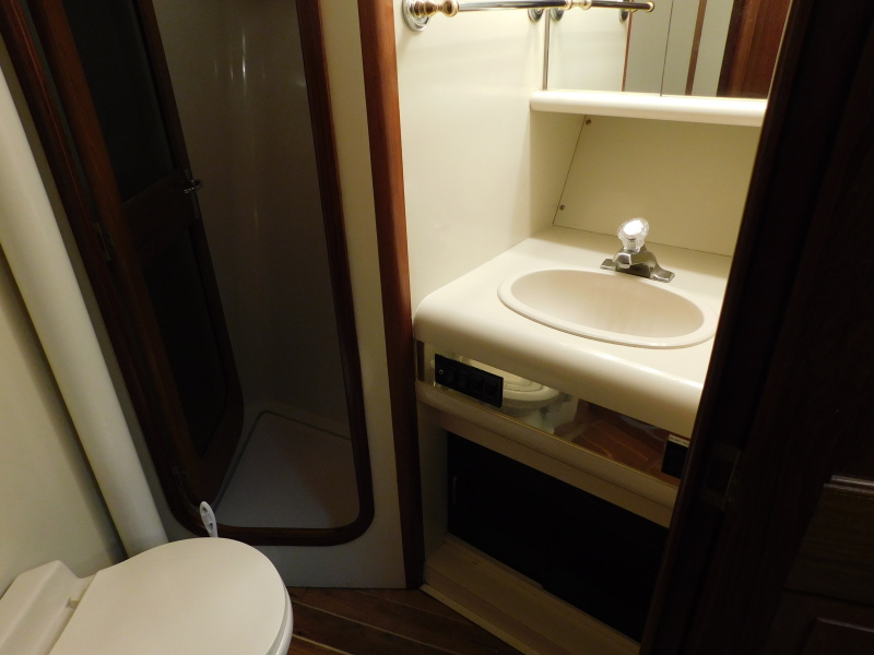 1989 Viking 44 Aft Cabin
