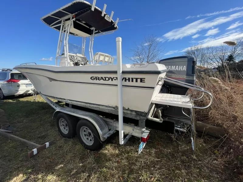 2000 Grady-White 222 Fisherman