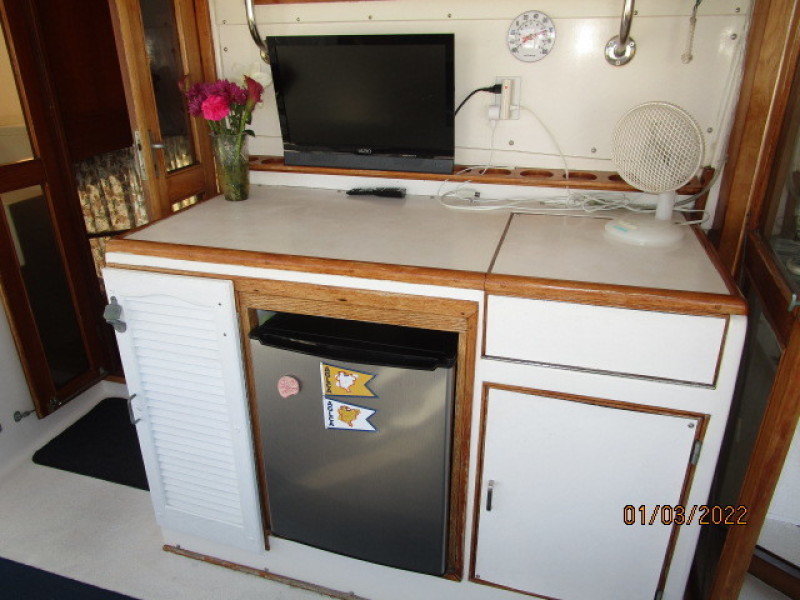 43' Jefferson sundeck wetbar