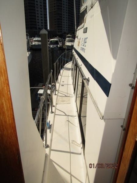 43' Jefferson port side deck2