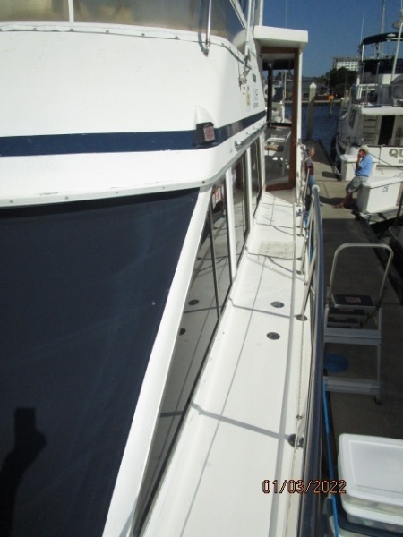 43' Jefferson port side deck1