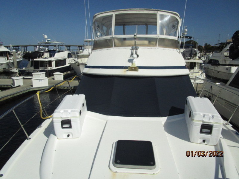 43' Jefferson foredeck aft