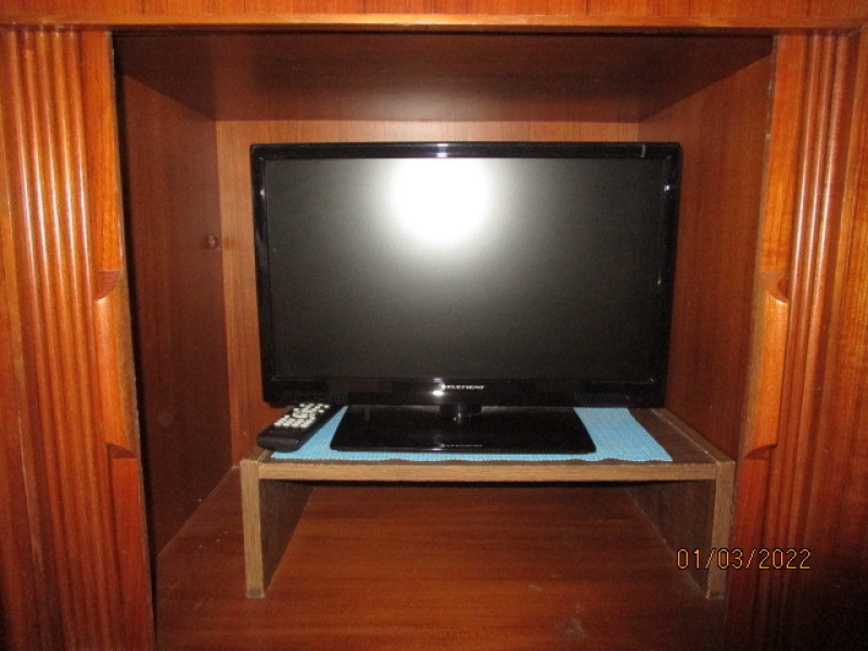 43' Jefferson master stateroom TV