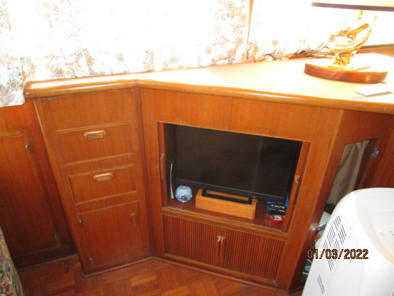 43' Jefferson salon port forward