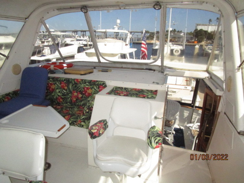43' Jefferson flybridge aft