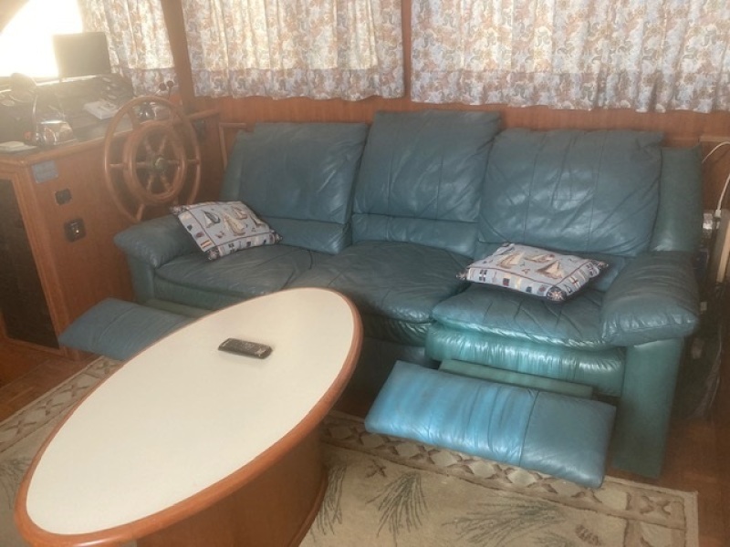 43' Jefferson salon sofa-recliner