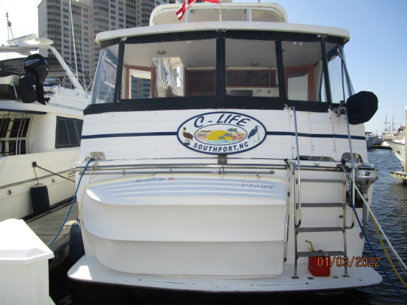 43' Jefferson aft profile
