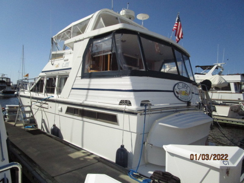 43' Jefferson port aft profile