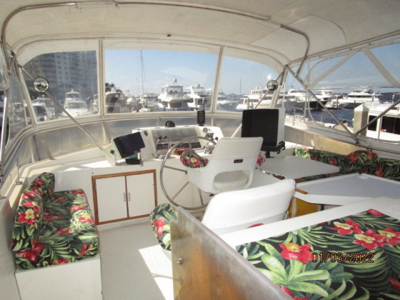 43' Jefferson flybridge forward