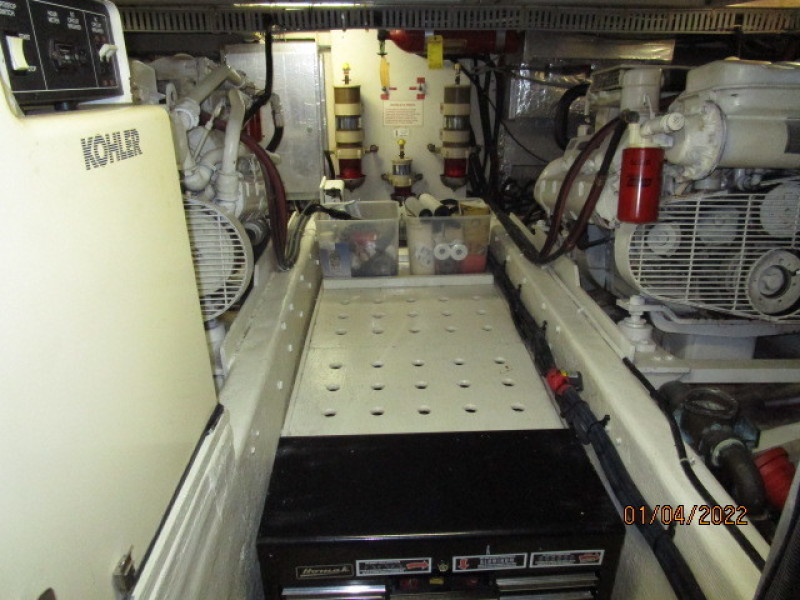 48' Californian engine room aft