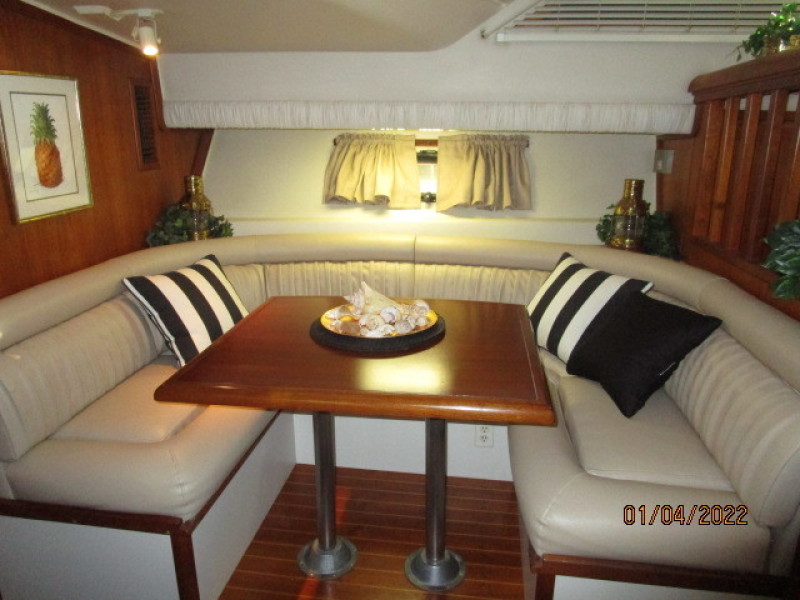 48' Californian dinette2