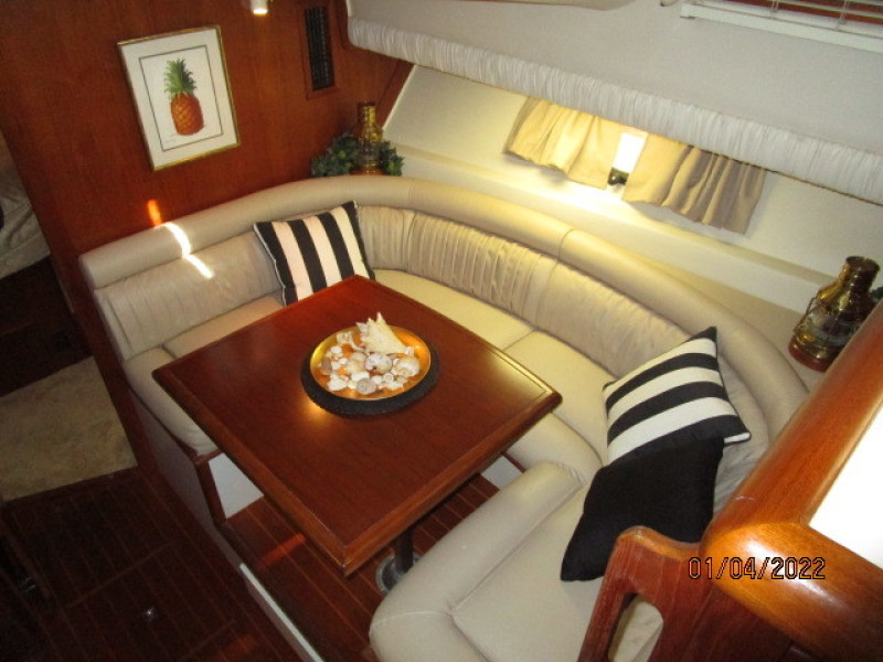 48' Californian dinette1