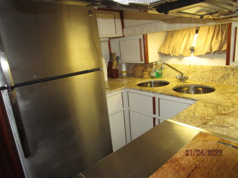 48' Californina galley3