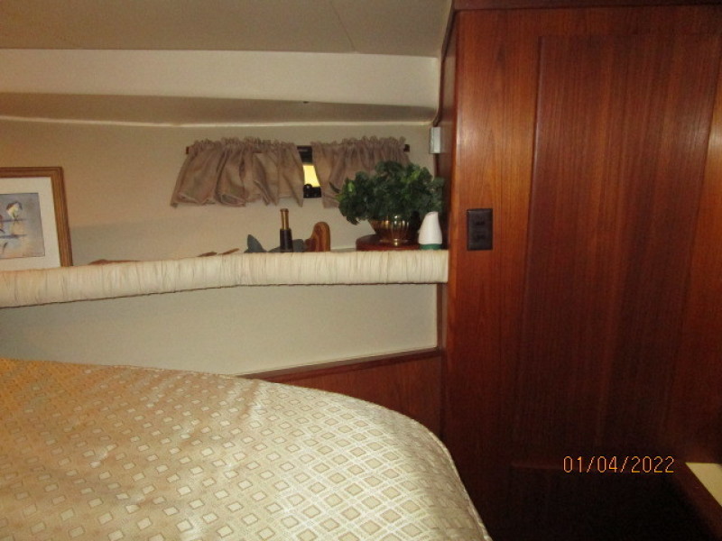 48' Californian guest stateroom starboard