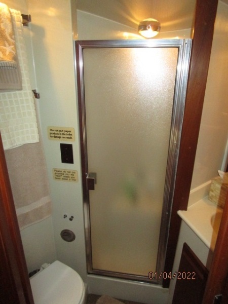48' Californian guest stateroom head