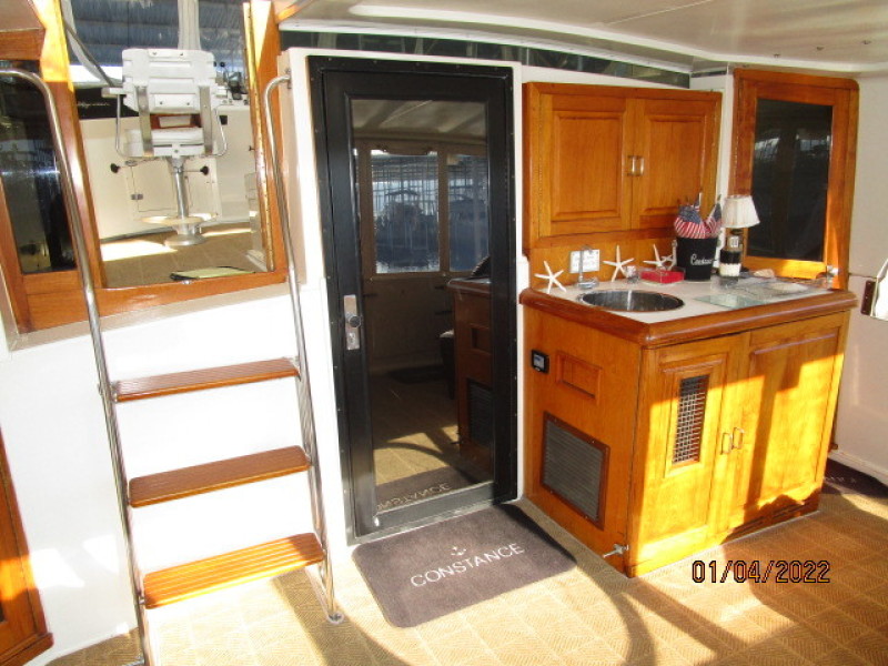 48' Californian sundeck forward