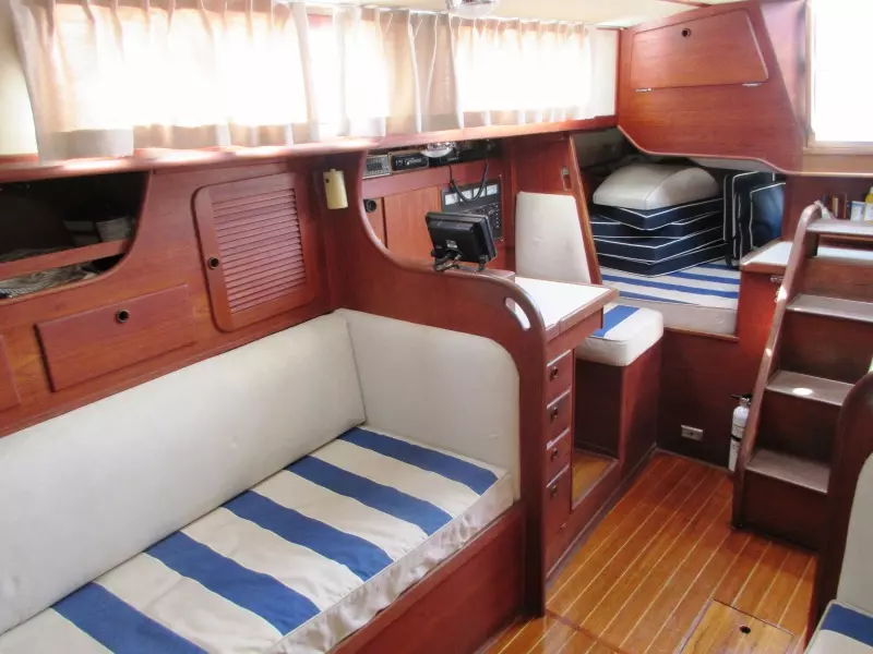 Salon aft to Nav Station