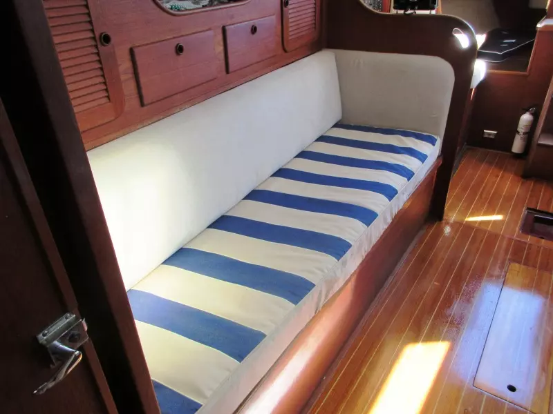 Salon settee, starboard aft