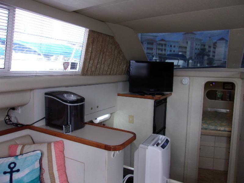 1998 Cruisers Yachts 3650