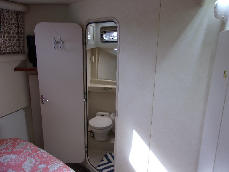 1998 Cruisers Yachts 3650
