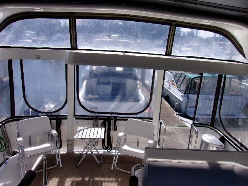 1998 Cruisers Yachts 3650