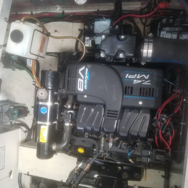1998 Cruisers Yachts 3650
