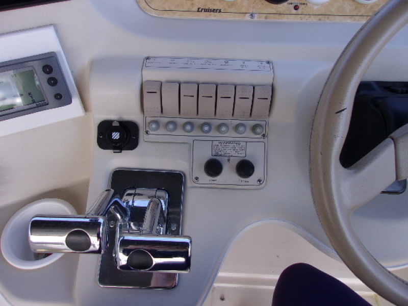 1998 Cruisers Yachts 3650