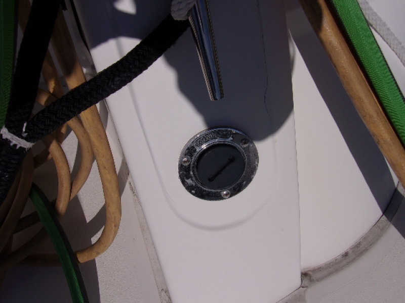 1998 Cruisers Yachts 3650